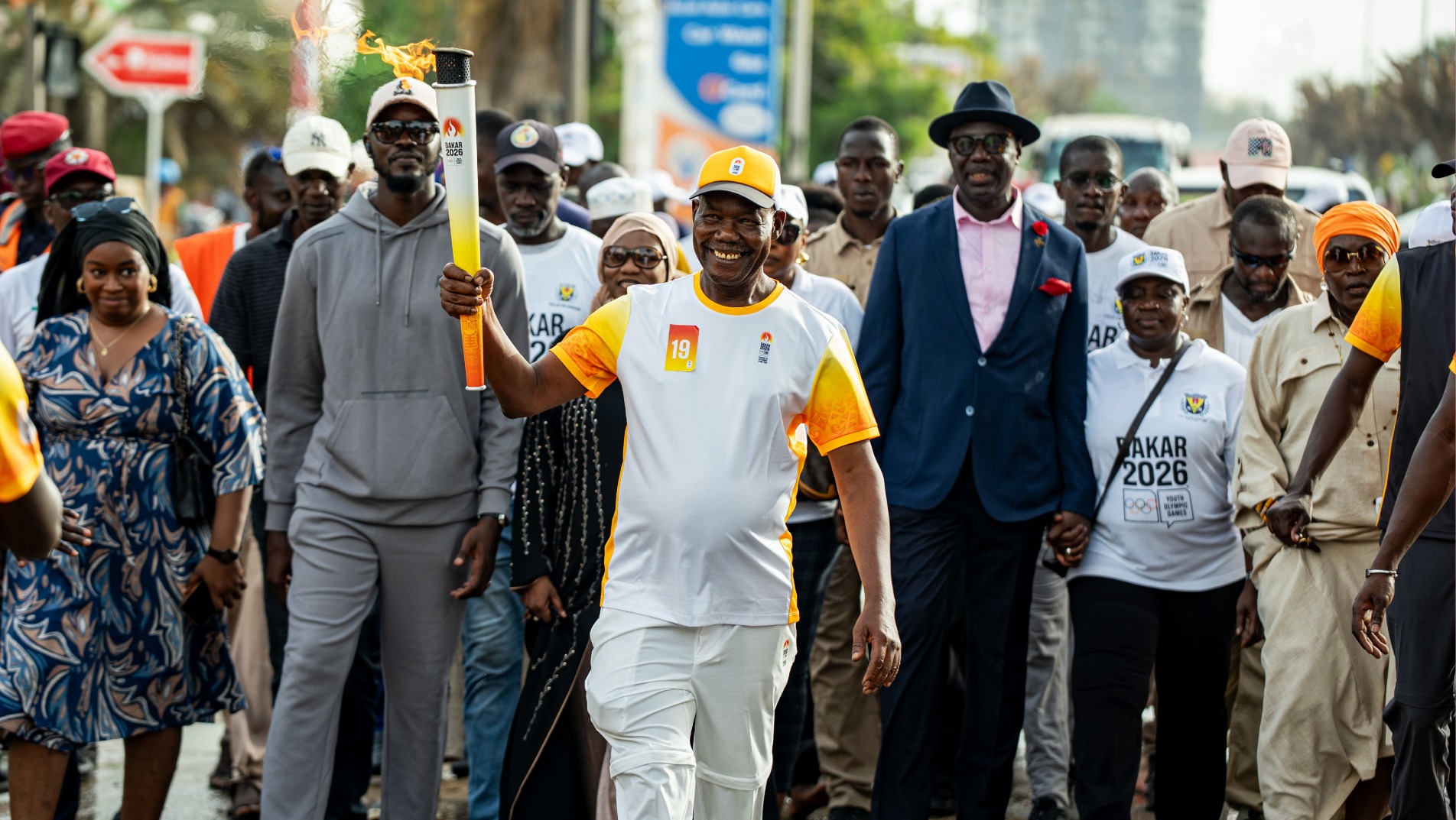 Souleymane Gaye, UFAK-Präsident, als Fackelträger auf dem Weg nach Dakar 2026