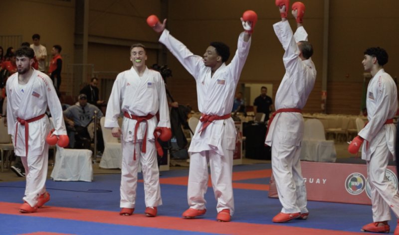 L'équipe des Etats-Unis lors de la finale du kumite par équipe